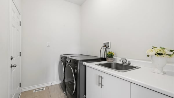 20 Viola St, East Gwillimbury, ON