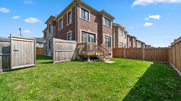 20 Viola St, East Gwillimbury, ON