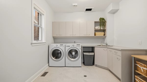 93 Hillview Rd, Aurora, ON