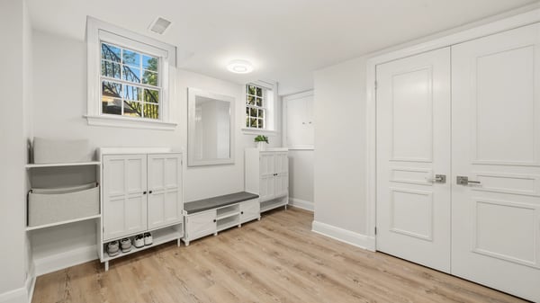 93 Hillview Rd, Aurora, ON