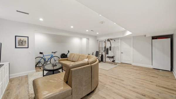 93 Hillview Rd, Aurora, ON
