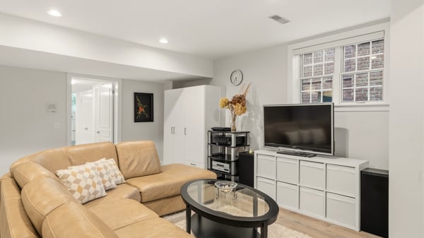 93 Hillview Rd, Aurora, ON