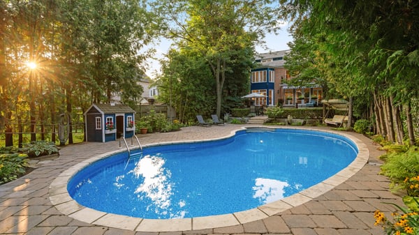 93 Hillview Rd, Aurora, ON