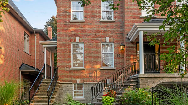 93 Hillview Rd, Aurora, ON