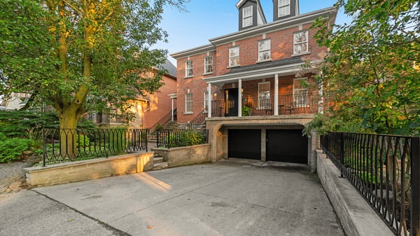 93 Hillview Rd, Aurora, ON