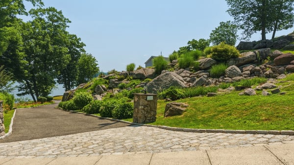 1 Oak Dr, New Fairfield, CT