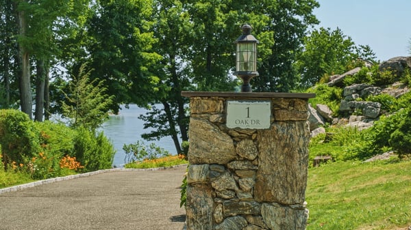 1 Oak Dr, New Fairfield, CT