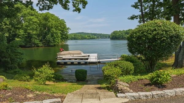 1 Oak Dr, New Fairfield, CT