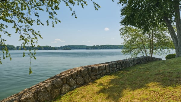 1 Oak Dr, New Fairfield, CT