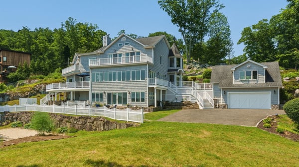 1 Oak Dr, New Fairfield, CT