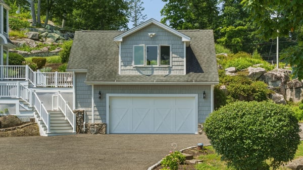 1 Oak Dr, New Fairfield, CT