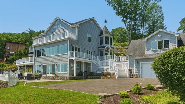1 Oak Dr, New Fairfield, CT