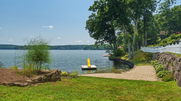1 Oak Dr, New Fairfield, CT