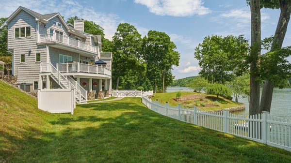 1 Oak Dr, New Fairfield, CT