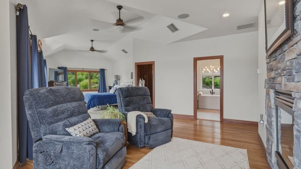 1 Oak Dr, New Fairfield, CT