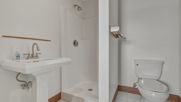 1 Oak Dr, New Fairfield, CT