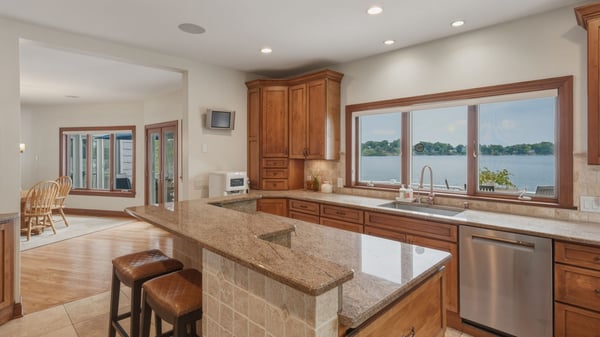1 Oak Dr, New Fairfield, CT