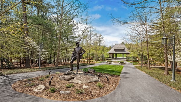 97 Emerald Necklace Dr, Asheville, NC