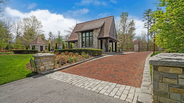 97 Emerald Necklace Dr, Asheville, NC