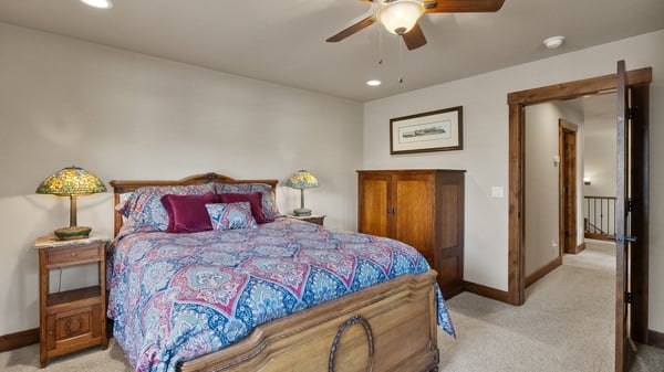 Cozy bedroom featuring classic furnishings, warm lighting, and ample space for relaxation and personalization.