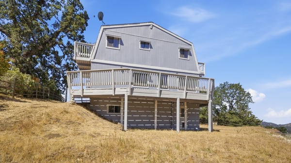 27051 Oakflat Drive, Tehachapi, CA