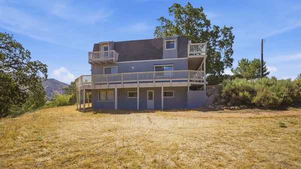 27051 Oakflat Drive, Tehachapi, CA