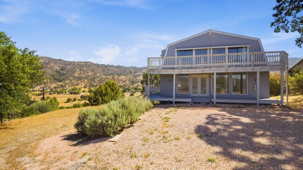 27051 Oakflat Drive, Tehachapi, CA