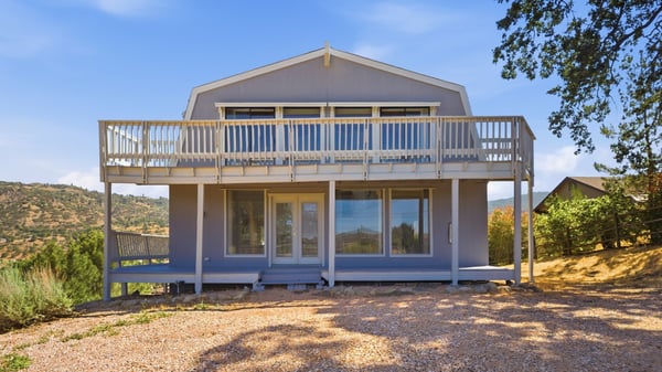 27051 Oakflat Drive, Tehachapi, CA