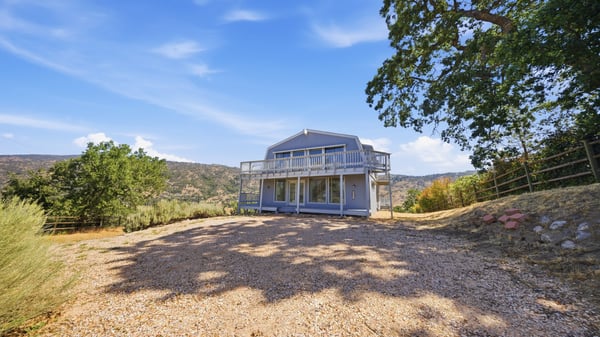 27051 Oakflat Drive, Tehachapi, CA