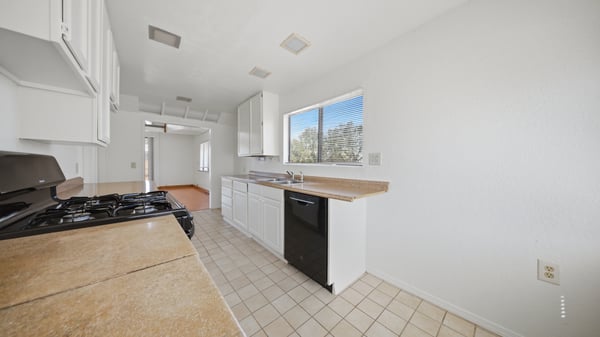 27051 Oakflat Drive, Tehachapi, CA