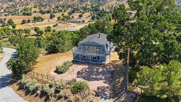 27051 Oakflat Drive, Tehachapi, CA