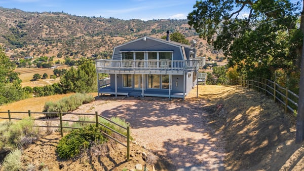 27051 Oakflat Drive, Tehachapi, CA