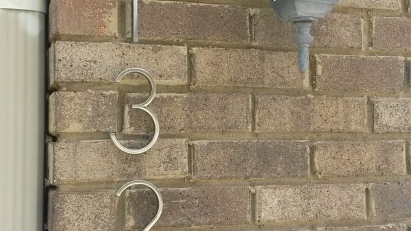 Discover this unique property featuring distinctive brickwork and an eye-catching light fixture. Perfect for creative potential!