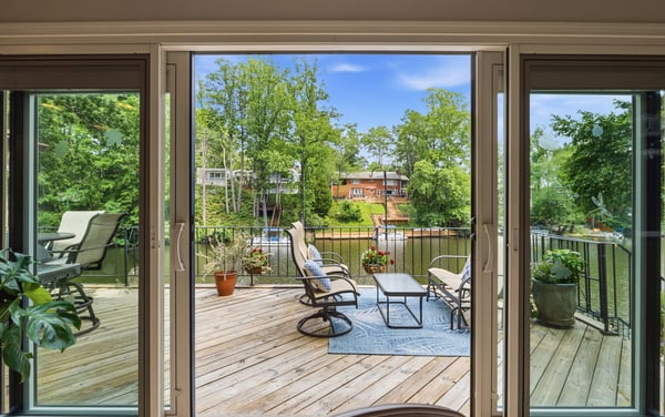 Entrance to deck from family room