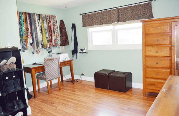 Bedroom 3 w/ Wood Laminate Flooring