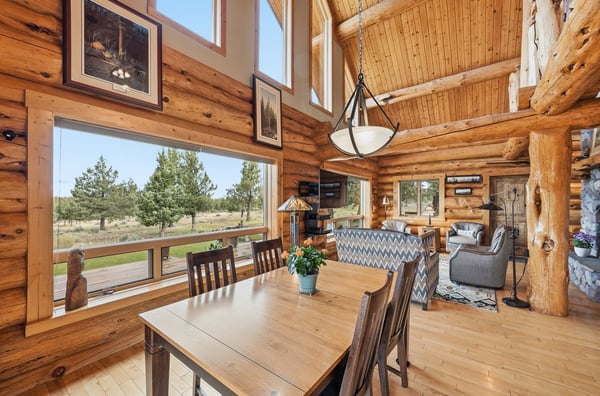 Bright and spacious log cabin featuring stunning views and an inviting open-concept layout perfect for gatherings.