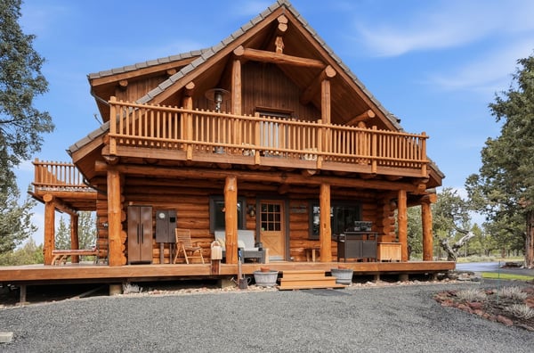 Stunning log cabin design nestled on a spacious lot, perfect for outdoor gatherings and relaxing escapes.