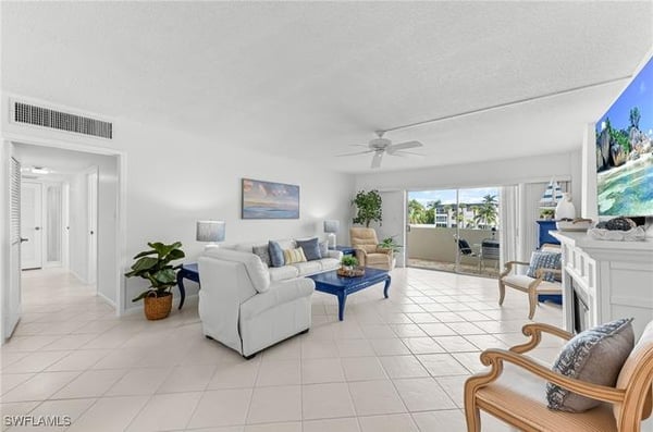 1977 Gulf Shore Blvd, 204, Naples, FL