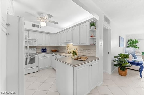1977 Gulf Shore Blvd, 204, Naples, FL