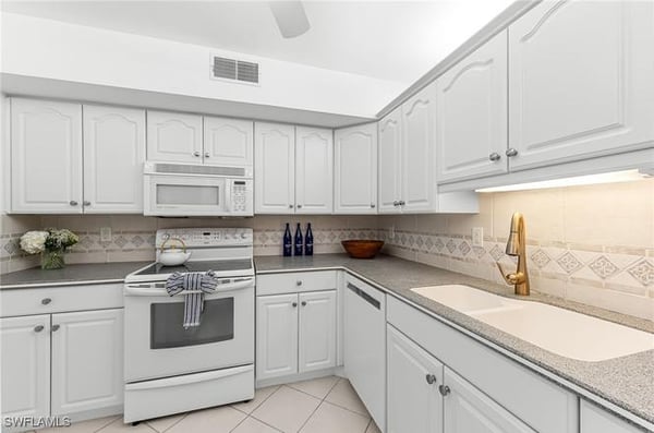 1977 Gulf Shore Blvd, 204, Naples, FL