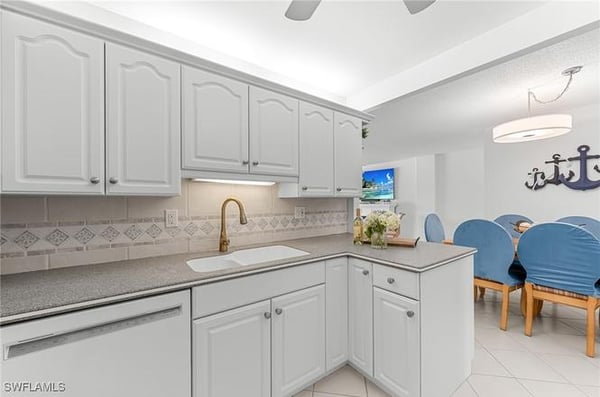 1977 Gulf Shore Blvd, 204, Naples, FL