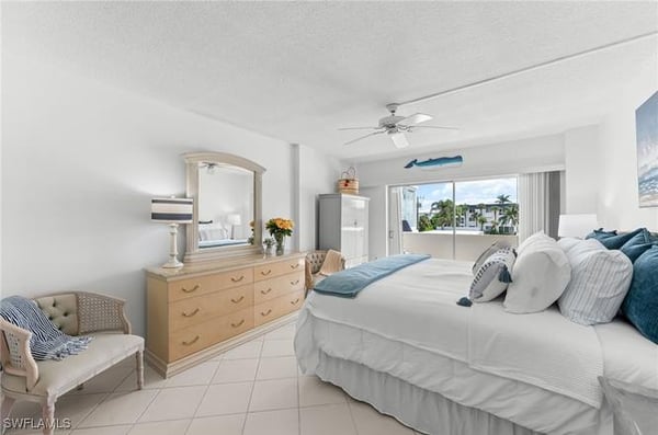 1977 Gulf Shore Blvd, 204, Naples, FL