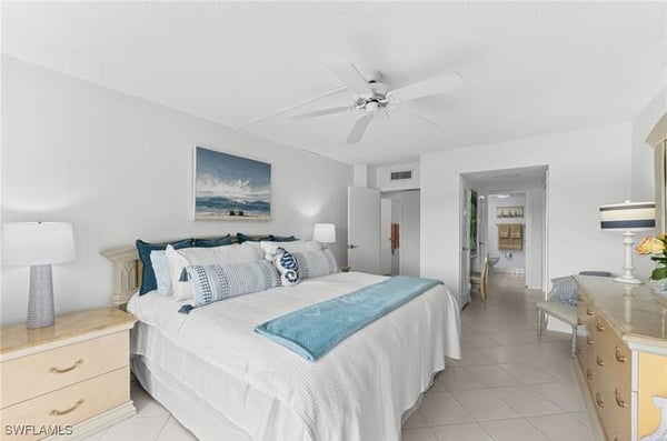 1977 Gulf Shore Blvd, 204, Naples, FL