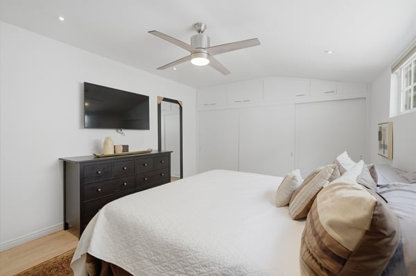 10335 Orton Ave., Los Angeles, CA