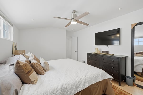 10335 Orton Ave., Los Angeles, CA