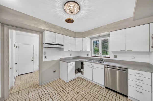 21543 Mahon Drive, Southfield, MI