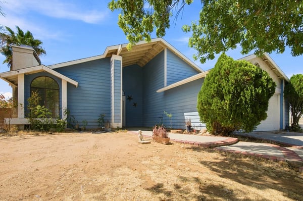 2240 Moonlight Ct, palmdale, CA