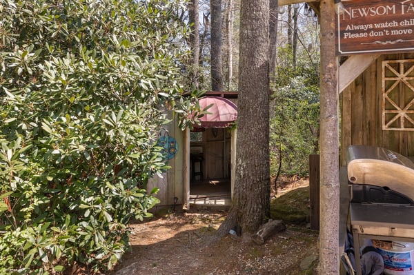 Secluded retreat surrounded by nature, featuring a rustic structure and inviting outdoor space for relaxation.