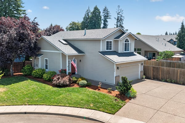 This well-maintained home features a spacious yard and convenient cul-de-sac location, perfect for families.