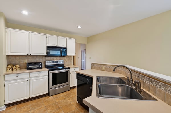 6 - 909 Carolwood Drive, Victoria, BC